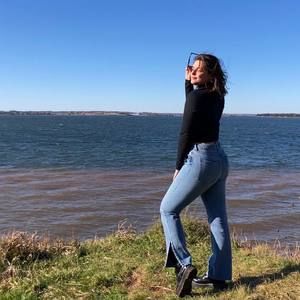 Meet your Posher, Mia